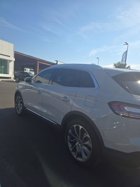 2023 Pearl Metallic Lincoln Nautilus Reserve FWD SUV