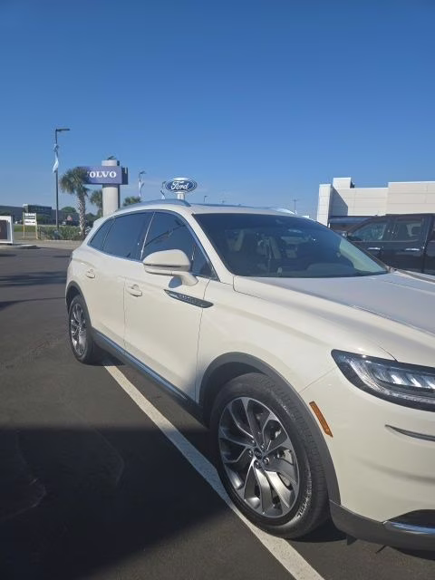 2023 Pearl Metallic Lincoln Nautilus Reserve FWD SUV
