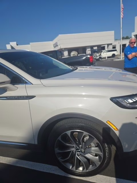 2023 Pearl Metallic Lincoln Nautilus Reserve FWD SUV