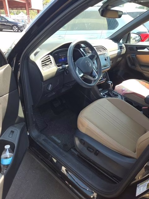 2024 Deep Black Pearl Volkswagen Tiguan 2.0T SE FWD SUV