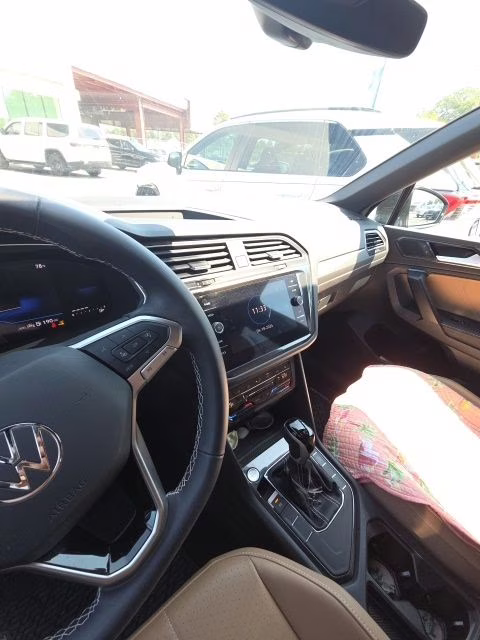 2024 Deep Black Pearl Volkswagen Tiguan 2.0T SE FWD SUV