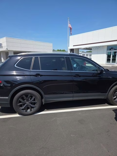 2024 Deep Black Pearl Volkswagen Tiguan 2.0T SE FWD SUV