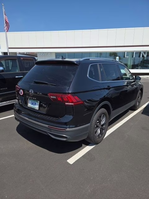 2024 Deep Black Pearl Volkswagen Tiguan 2.0T SE FWD SUV