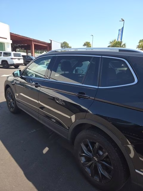 2024 Deep Black Pearl Volkswagen Tiguan 2.0T SE FWD SUV
