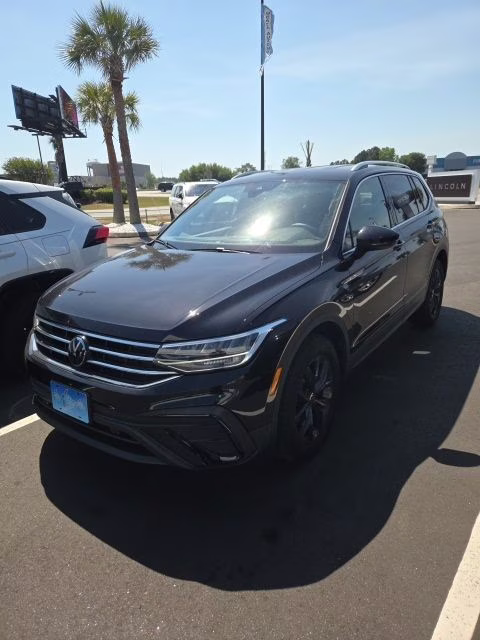 2024 Deep Black Pearl Volkswagen Tiguan 2.0T SE FWD SUV