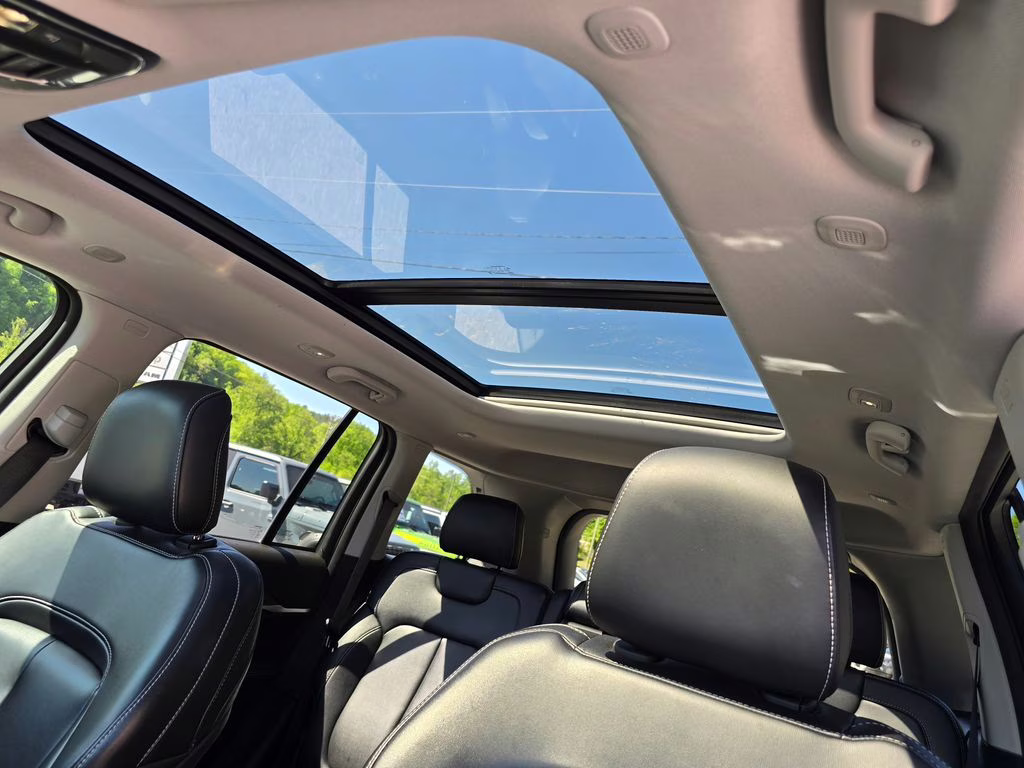 2023 Bright White Clearcoat Jeep Grand Cherokee Limited 4X4 SUV