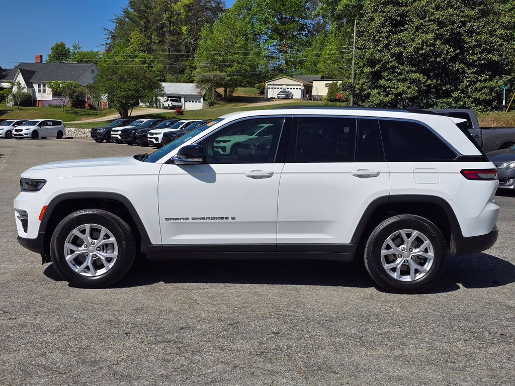 2023 Bright White Clearcoat Jeep Grand Cherokee Limited 4X4 SUV