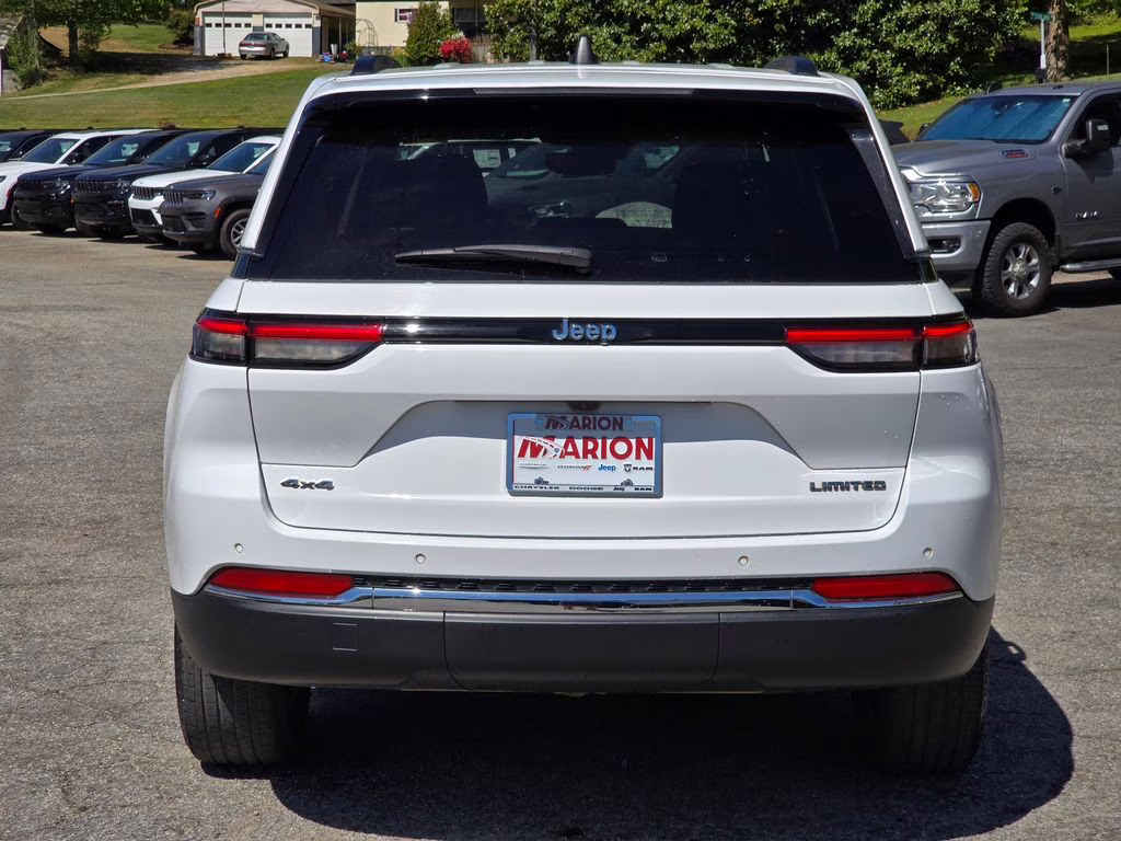 2023 Bright White Clearcoat Jeep Grand Cherokee Limited 4X4 SUV
