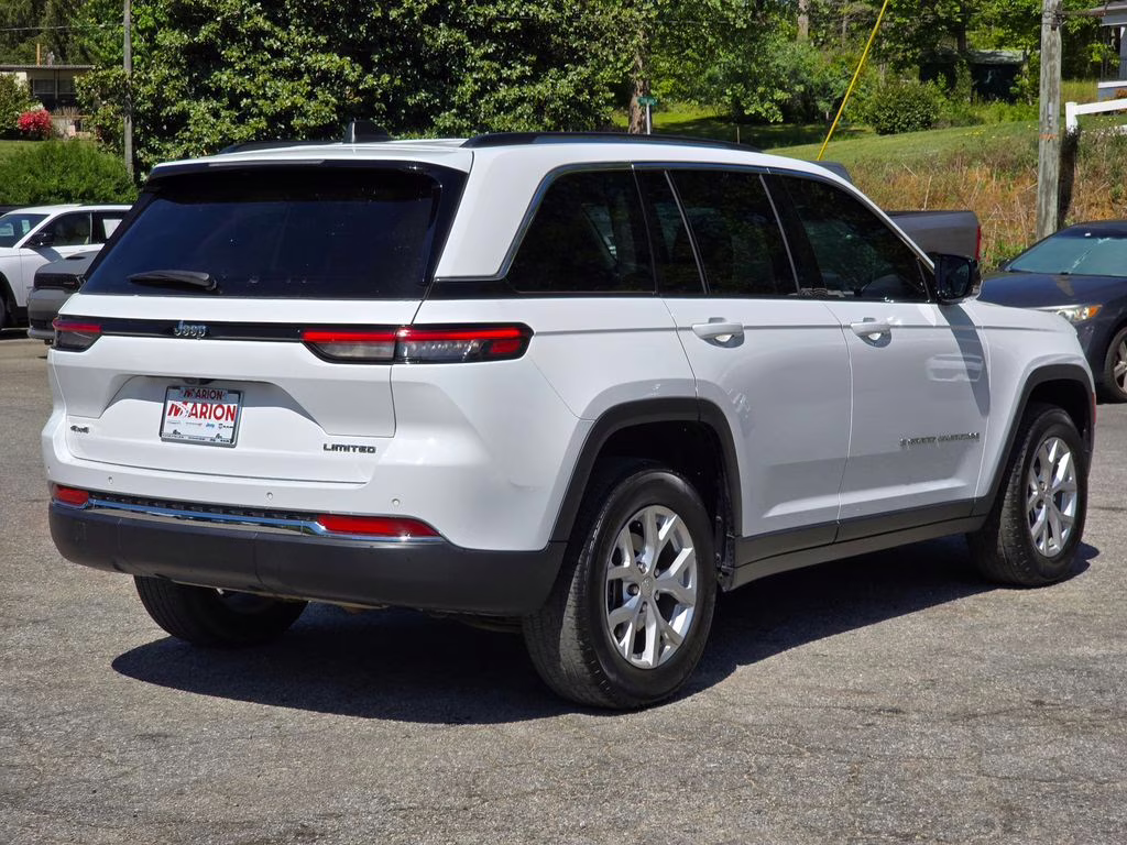 2023 Bright White Clearcoat Jeep Grand Cherokee Limited 4X4 SUV