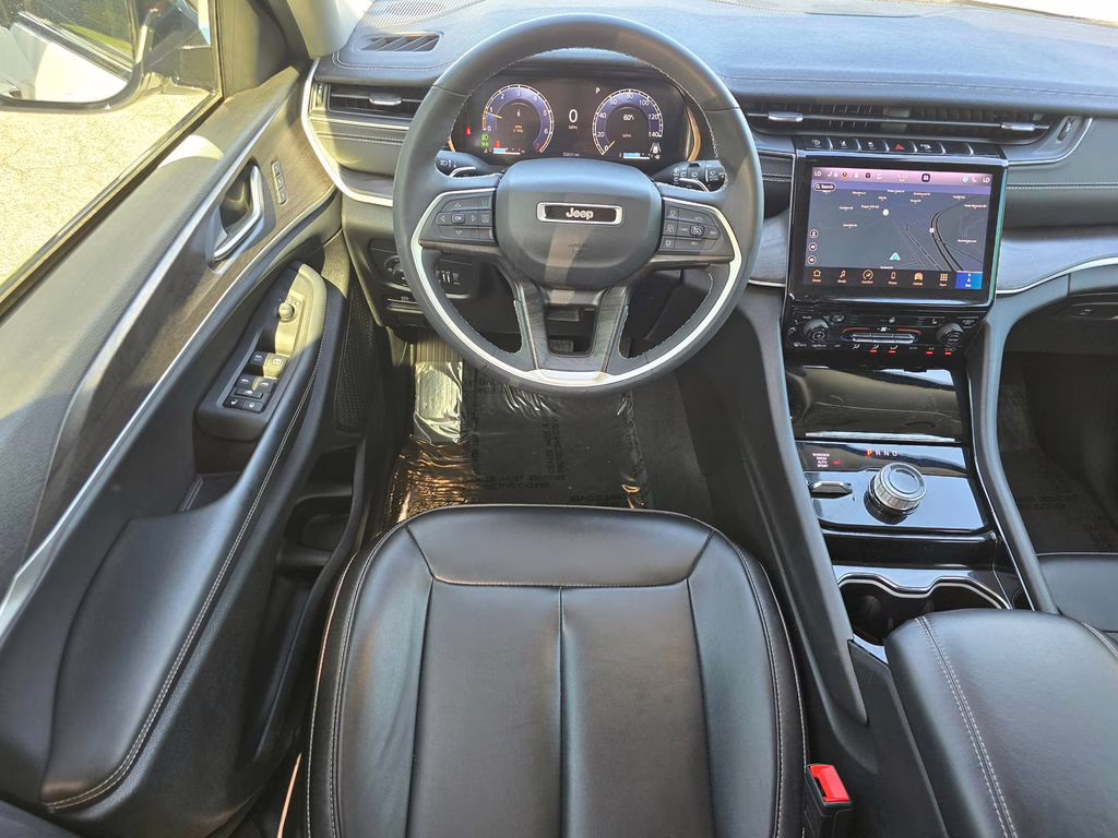 2023 Bright White Clearcoat Jeep Grand Cherokee Limited 4X4 SUV