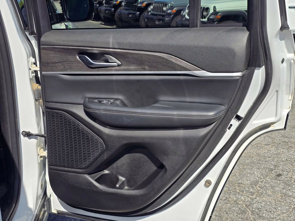 2023 Bright White Clearcoat Jeep Grand Cherokee Limited 4X4 SUV