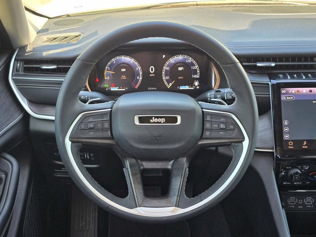 2023 Bright White Clearcoat Jeep Grand Cherokee Limited 4X4 SUV
