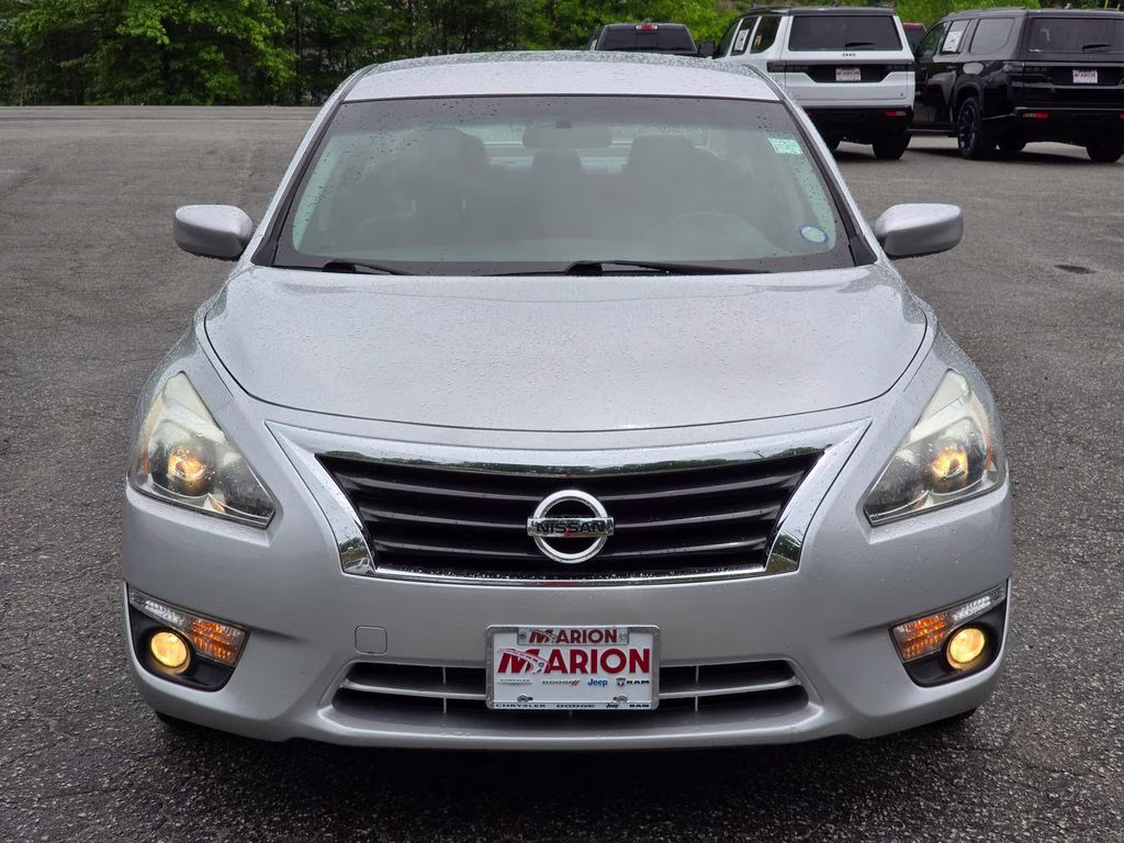 2015 Brilliant Silver Metallic Nissan Altima 2.5 SV FWD Sedan