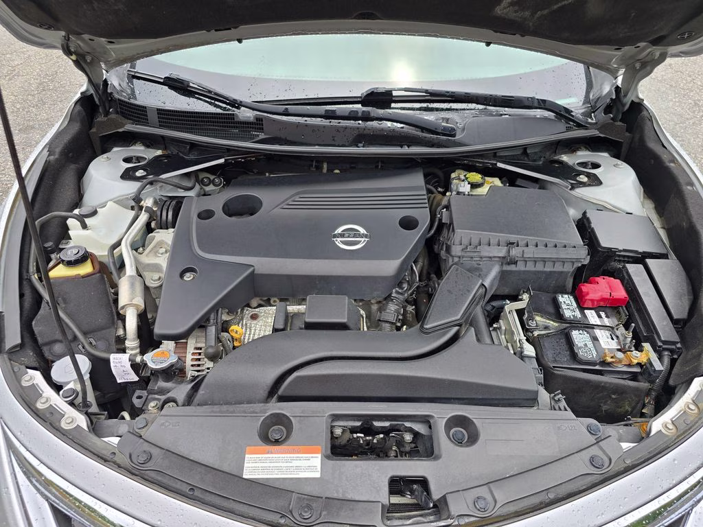 2015 Brilliant Silver Metallic Nissan Altima 2.5 SV FWD Sedan