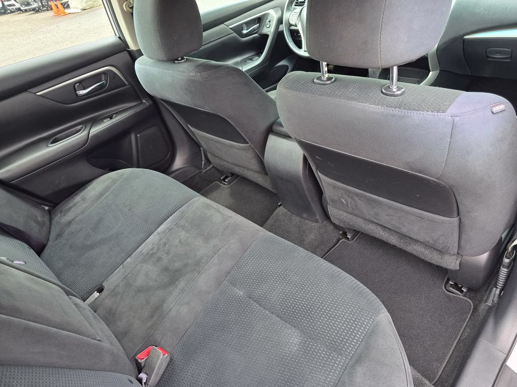 2015 Brilliant Silver Metallic Nissan Altima 2.5 SV FWD Sedan