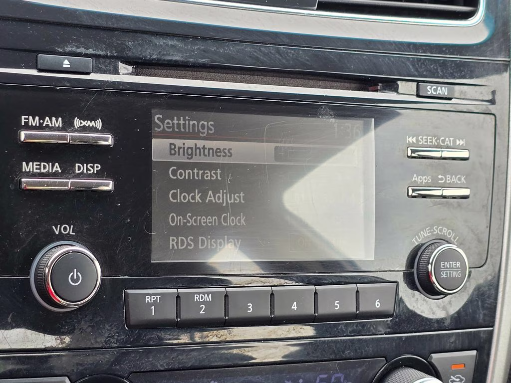 2015 Brilliant Silver Metallic Nissan Altima 2.5 SV FWD Sedan