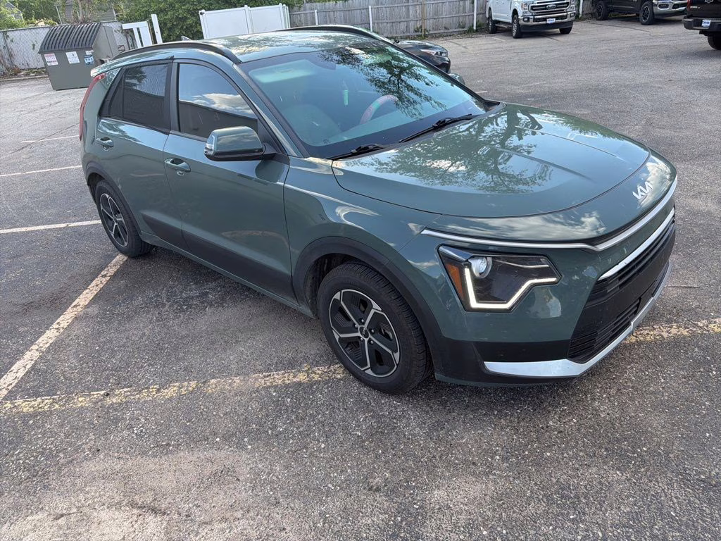 2024 Cityscape Green Kia Niro EX FWD SUV