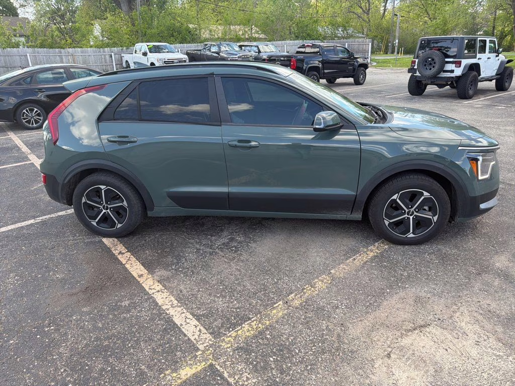2024 Cityscape Green Kia Niro EX FWD SUV
