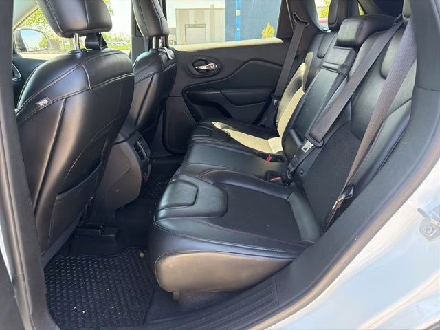 2019 Bright White Clearcoat Jeep Cherokee Trailhawk 4X4 SUV