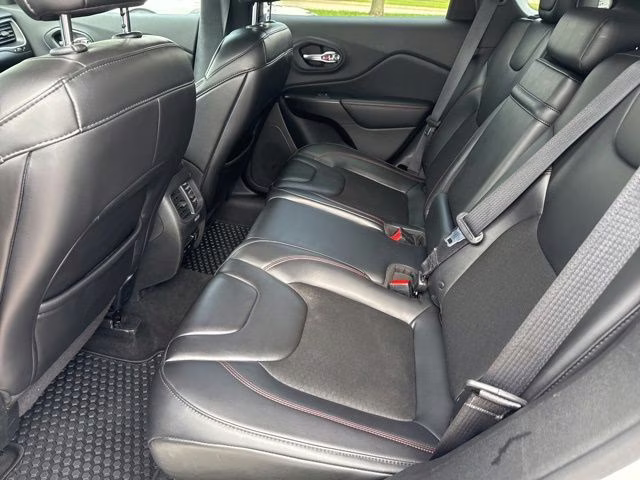 2019 Bright White Clearcoat Jeep Cherokee Trailhawk 4X4 SUV