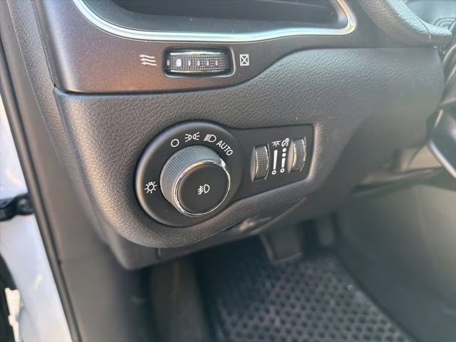 2019 Bright White Clearcoat Jeep Cherokee Trailhawk 4X4 SUV