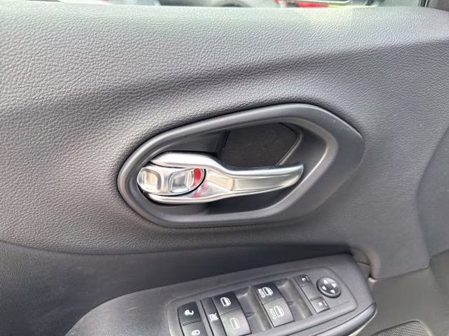 2019 Bright White Clearcoat Jeep Cherokee Trailhawk 4X4 SUV
