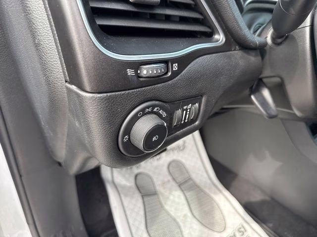 2019 Bright White Clearcoat Jeep Cherokee Trailhawk 4X4 SUV