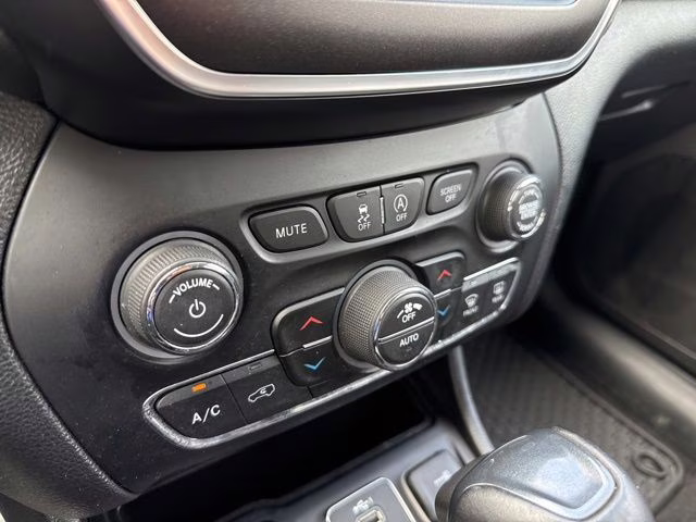 2019 Bright White Clearcoat Jeep Cherokee Trailhawk 4X4 SUV