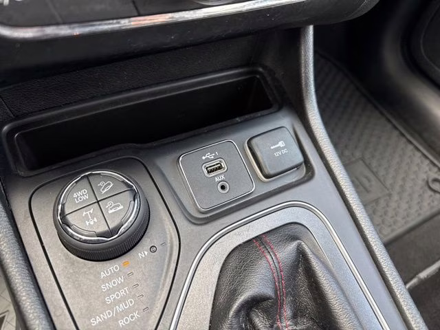 2019 Bright White Clearcoat Jeep Cherokee Trailhawk 4X4 SUV