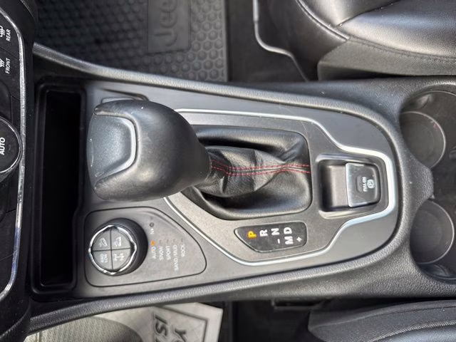 2019 Bright White Clearcoat Jeep Cherokee Trailhawk 4X4 SUV