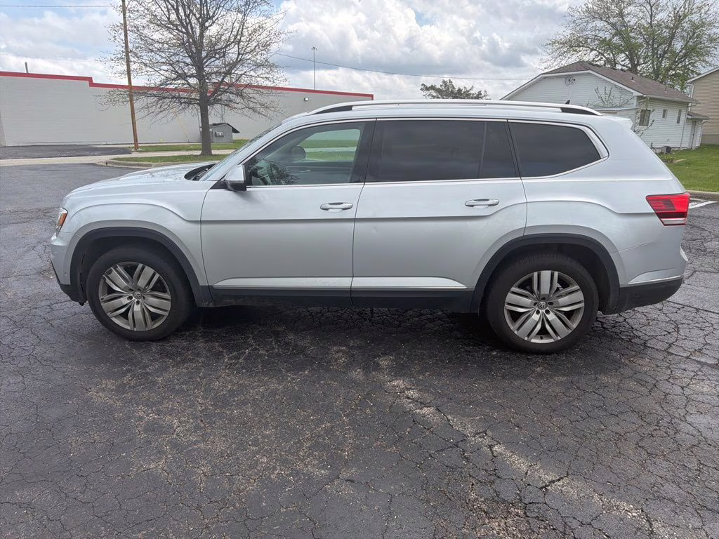 2018 Reflex Silver Metallic Volkswagen Atlas SEL Premium AWD SUV