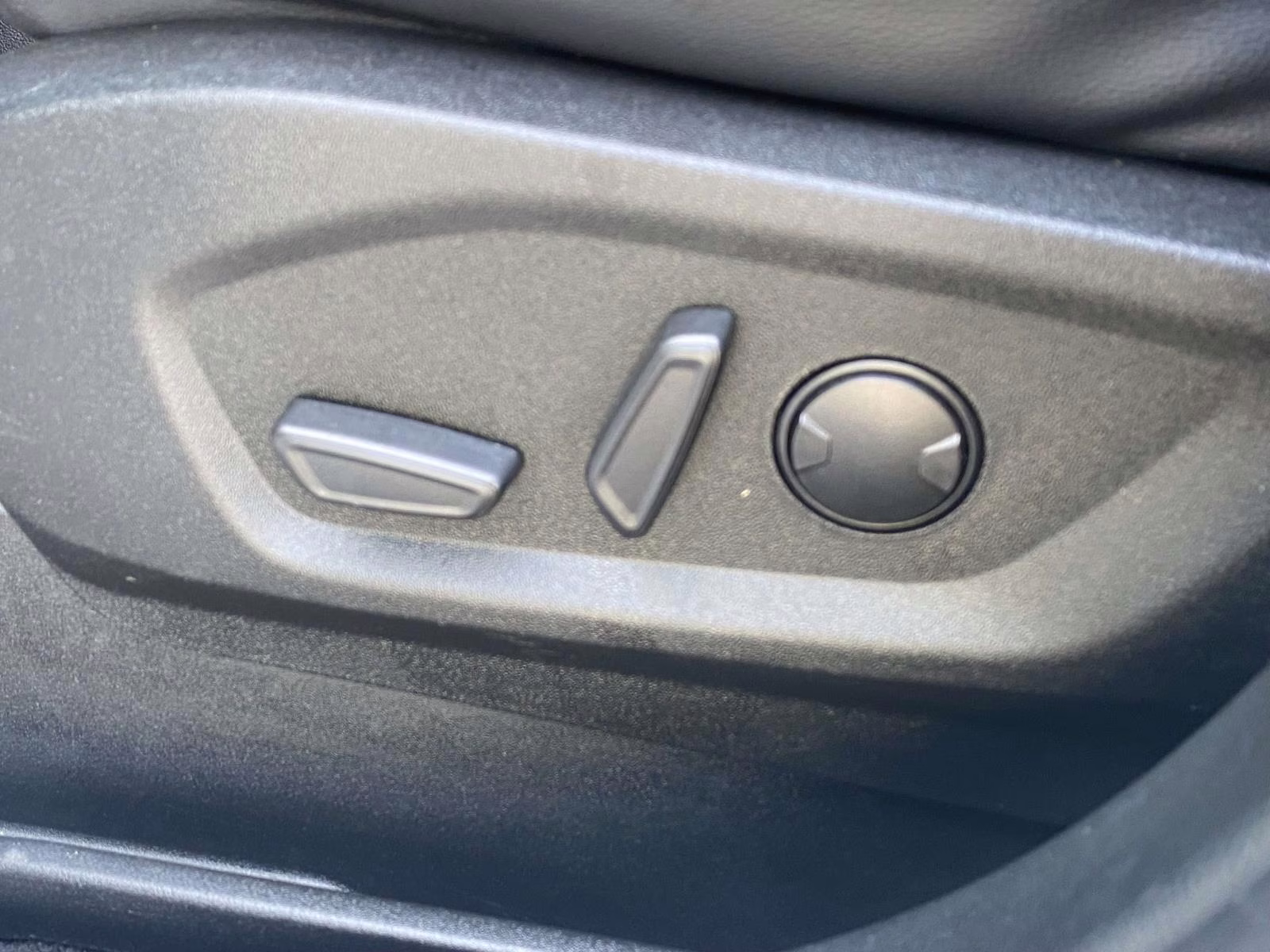 2022 Star White Metallic Tri-Coat Ford Edge ST Line AWD SUV