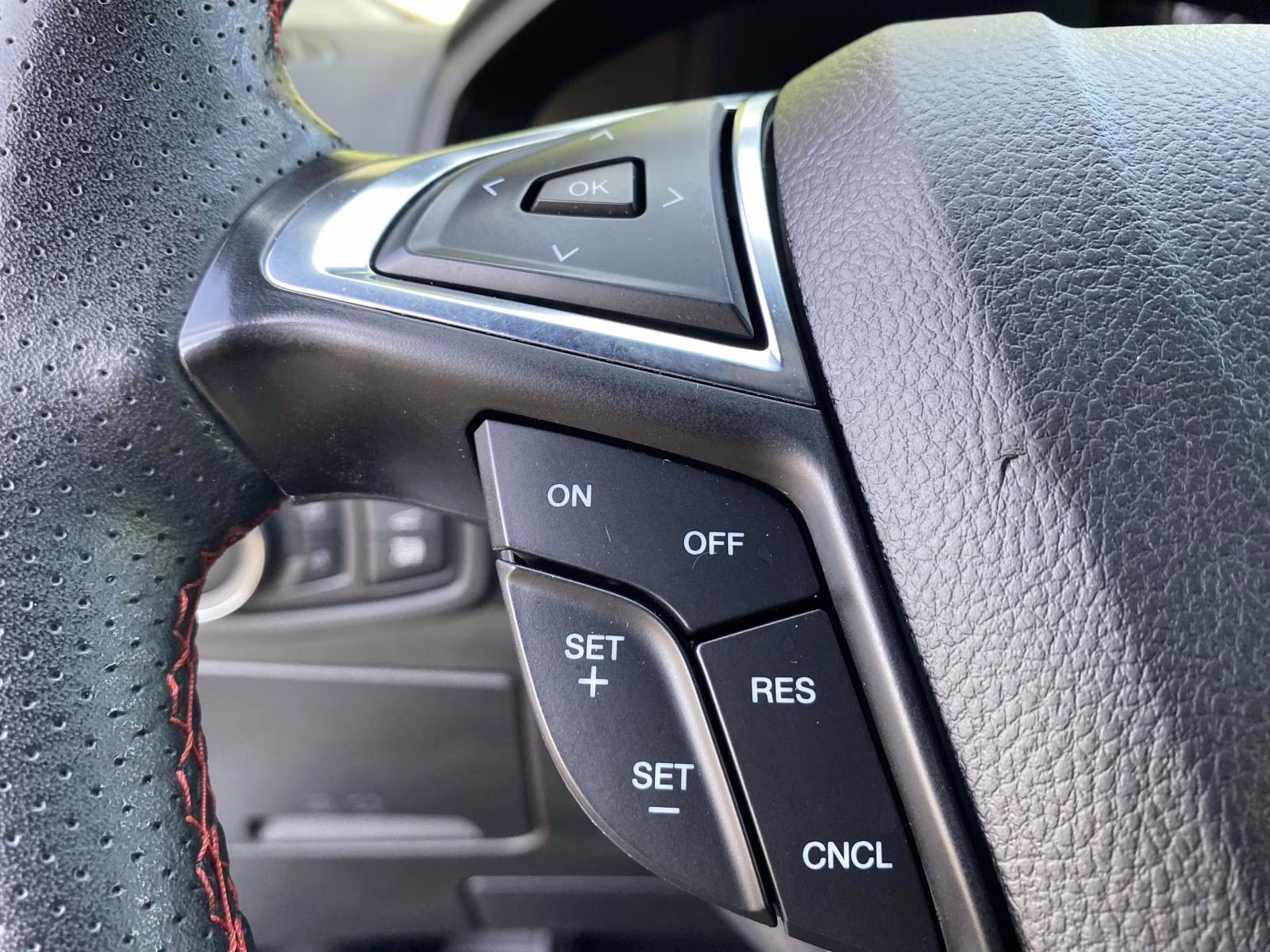 2022 Star White Metallic Tri-Coat Ford Edge ST Line AWD SUV