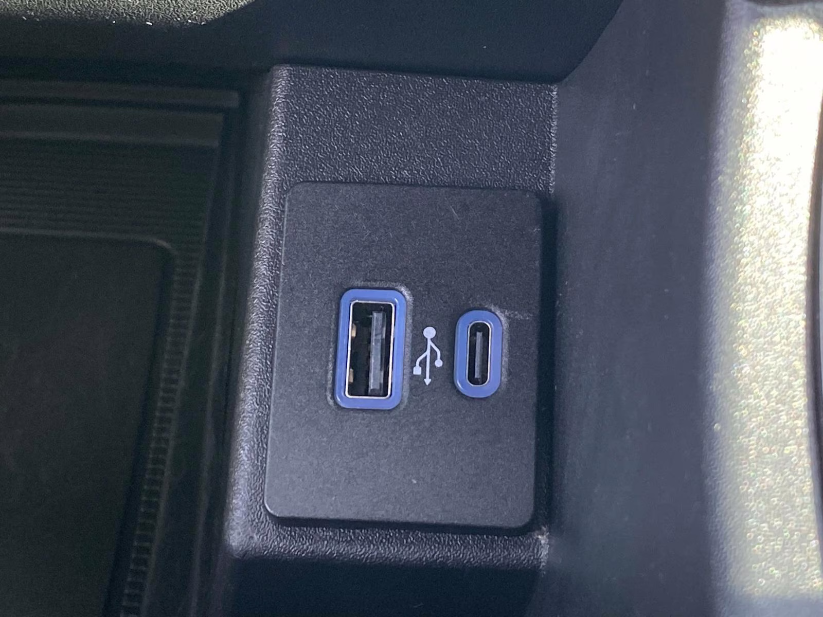 2022 Star White Metallic Tri-Coat Ford Edge ST Line AWD SUV