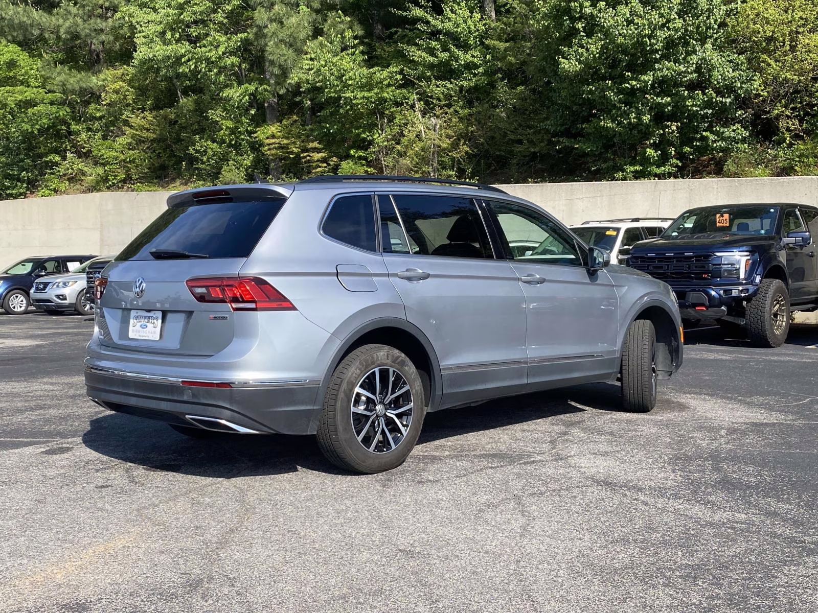 2021 Pyrite Silver Metallic Volkswagen Tiguan 2.0T SE AWD SUV