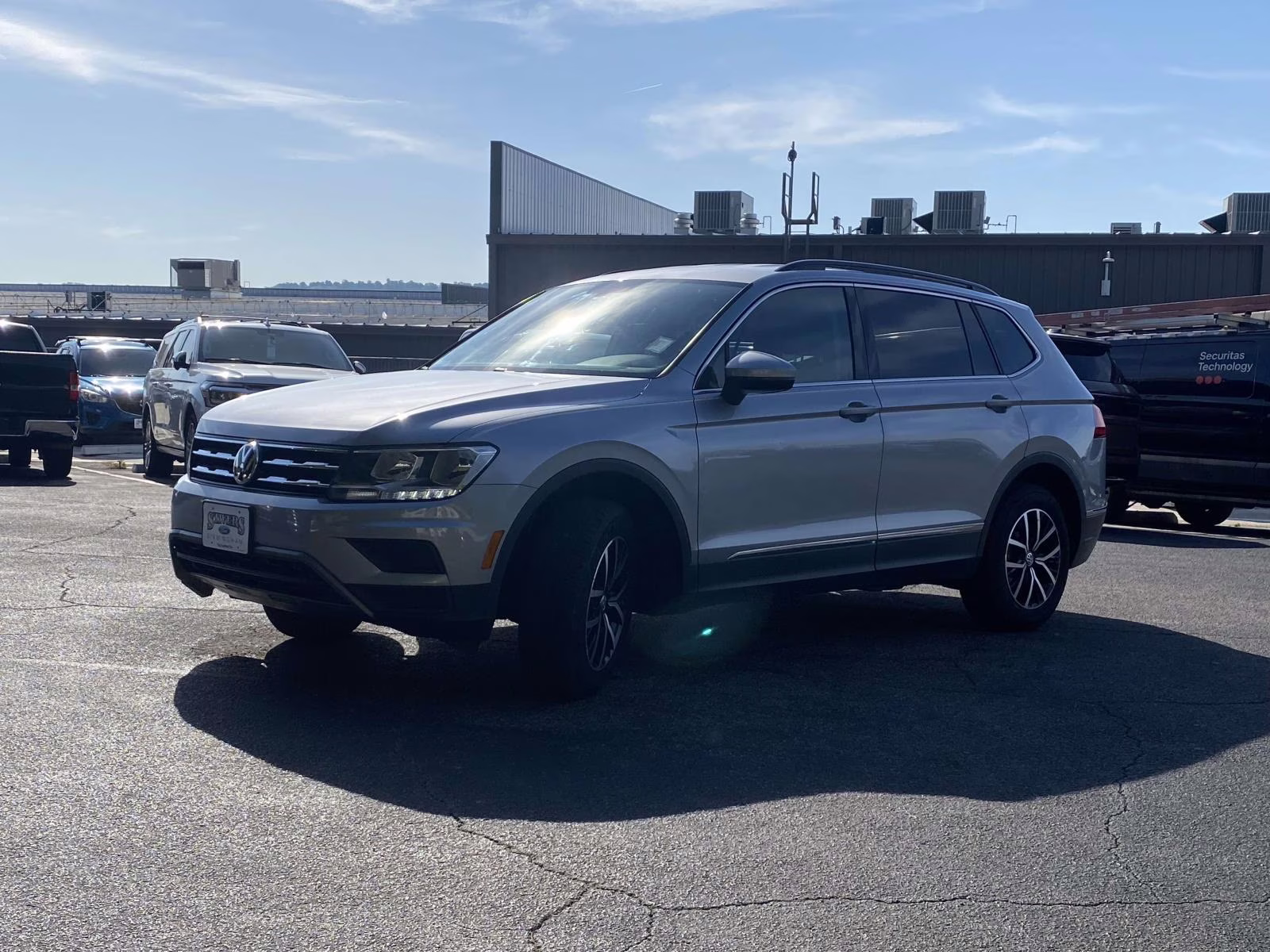 2021 Pyrite Silver Metallic Volkswagen Tiguan 2.0T SE AWD SUV