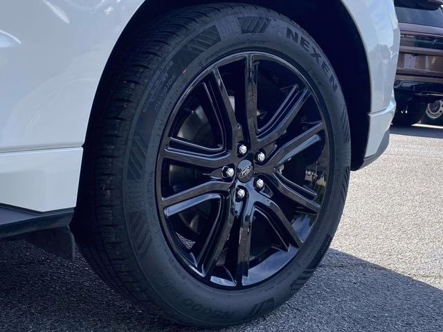 2022 Star White Metallic Tri-Coat Ford Edge ST Line AWD SUV