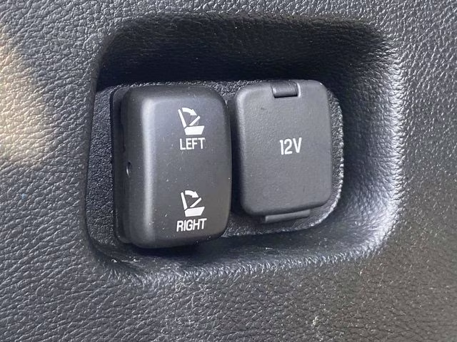 2022 Star White Metallic Tri-Coat Ford Edge ST Line AWD SUV