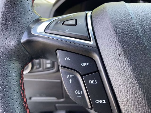 2022 Star White Metallic Tri-Coat Ford Edge ST Line AWD SUV