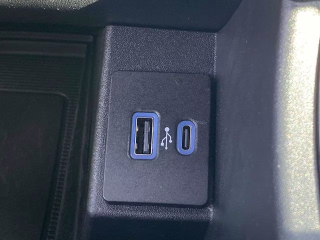 2022 Star White Metallic Tri-Coat Ford Edge ST Line AWD SUV