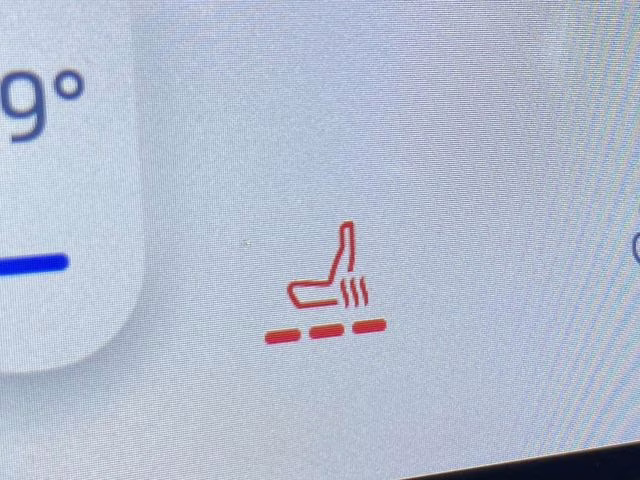 2022 Star White Metallic Tri-Coat Ford Edge ST Line AWD SUV