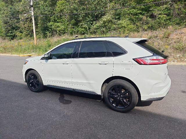 2022 Star White Metallic Tri-Coat Ford Edge ST Line AWD SUV