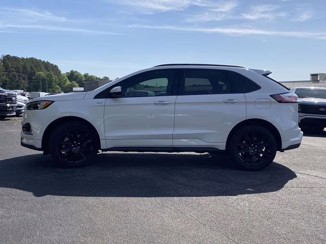2022 Star White Metallic Tri-Coat Ford Edge ST Line AWD SUV
