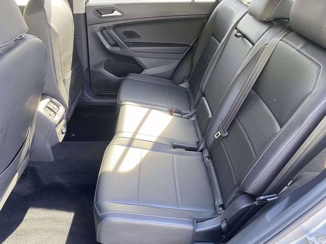 2021 Pyrite Silver Metallic Volkswagen Tiguan 2.0T SE AWD SUV