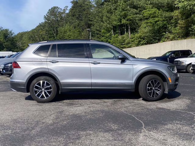 2021 Pyrite Silver Metallic Volkswagen Tiguan 2.0T SE AWD SUV