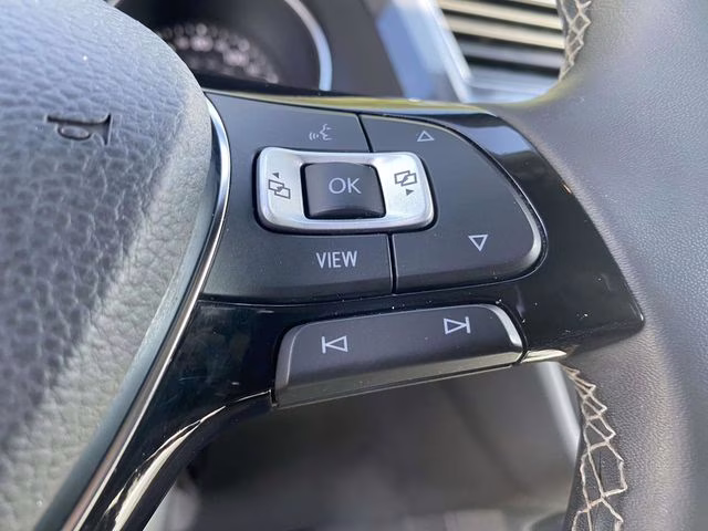 2021 Pyrite Silver Metallic Volkswagen Tiguan 2.0T SE AWD SUV