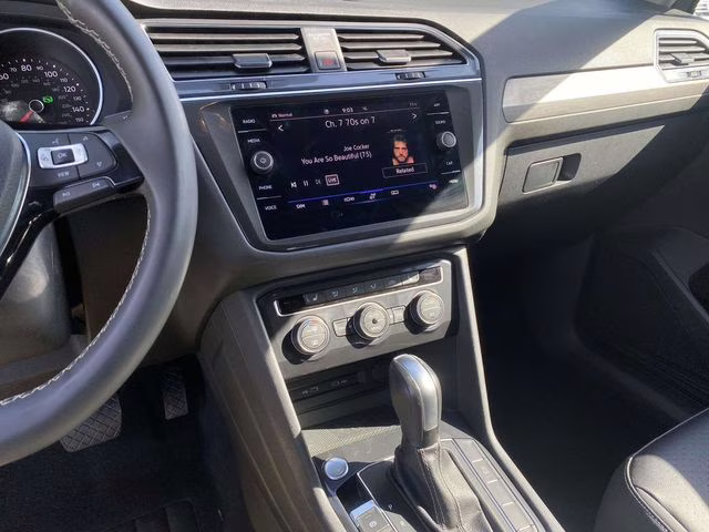 2021 Pyrite Silver Metallic Volkswagen Tiguan 2.0T SE AWD SUV