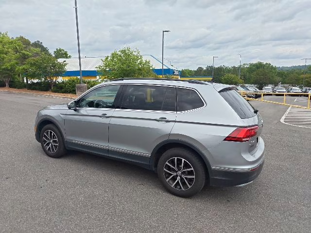 2021 Pyrite Silver Metallic Volkswagen Tiguan 2.0T SE AWD SUV