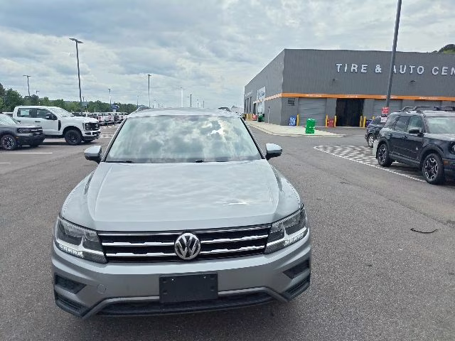 2021 Pyrite Silver Metallic Volkswagen Tiguan 2.0T SE AWD SUV
