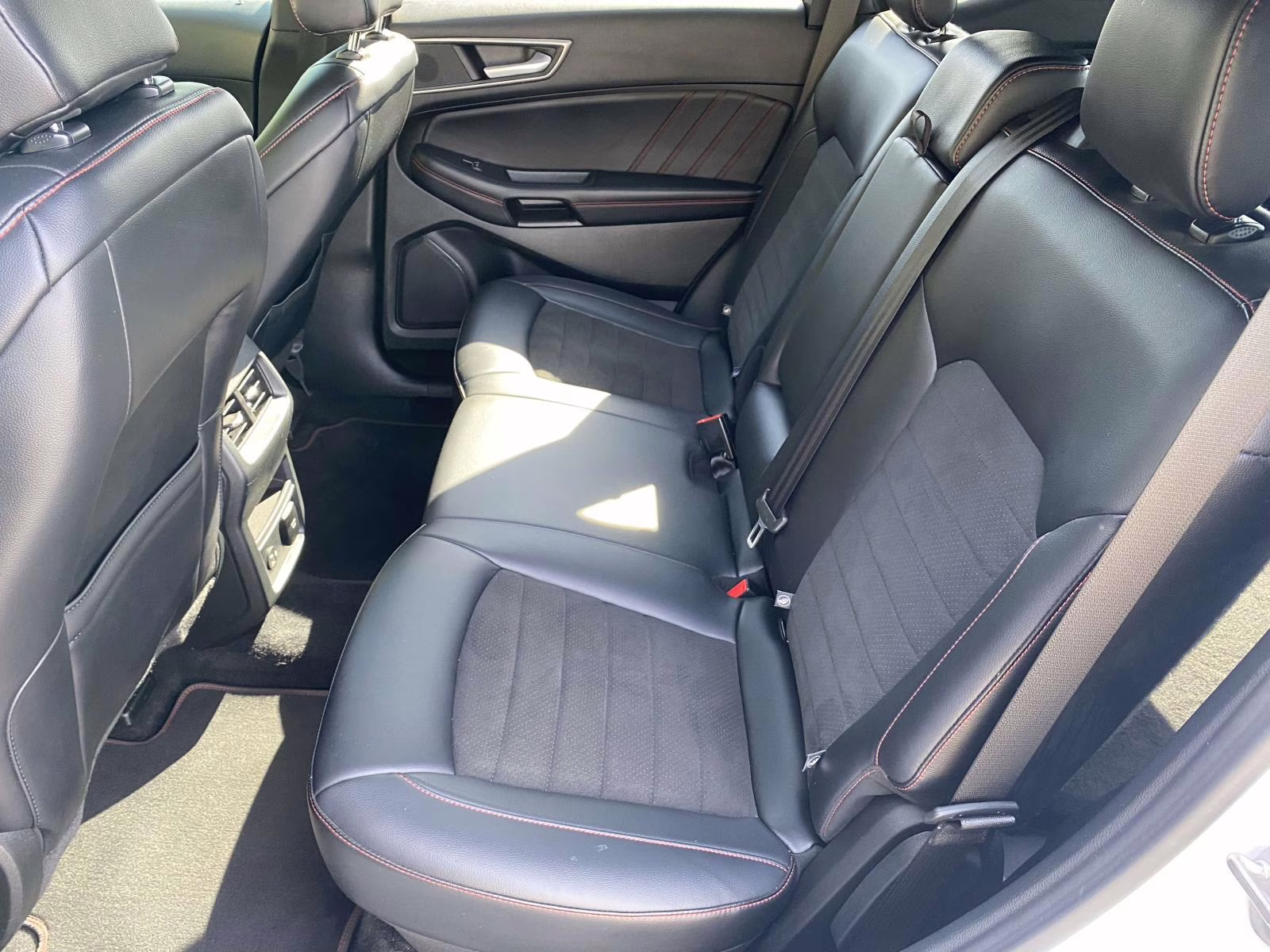 2022 Star White Metallic Tri-Coat Ford Edge ST Line AWD SUV